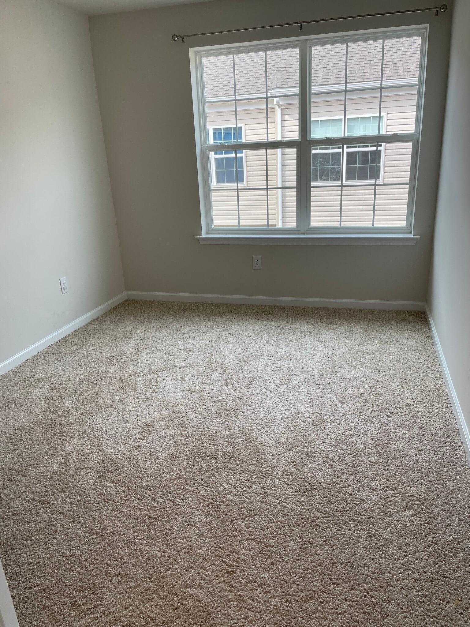 Building Photo - 504 E International Rd