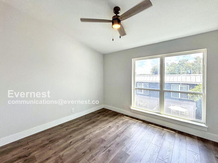 Building Photo - 3804 Southway Dr