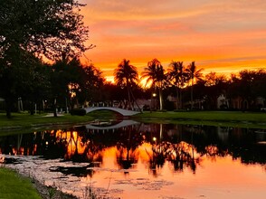 Building Photo - Lakeside Luxury Living in Island Walk – 3B...
