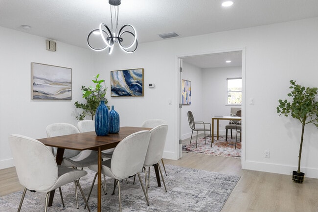 Building Photo - Newly Renovated Pool Home