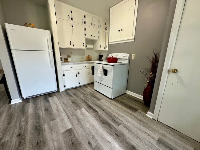Building Photo - 2 bed, 1 bath home for rent in Waterloo