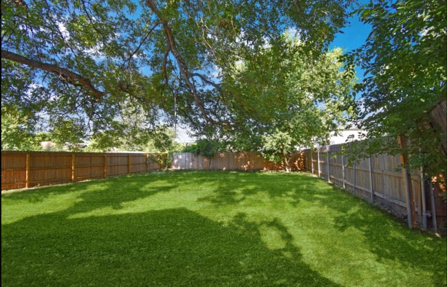 Building Photo - 823 N Palmetto Ave