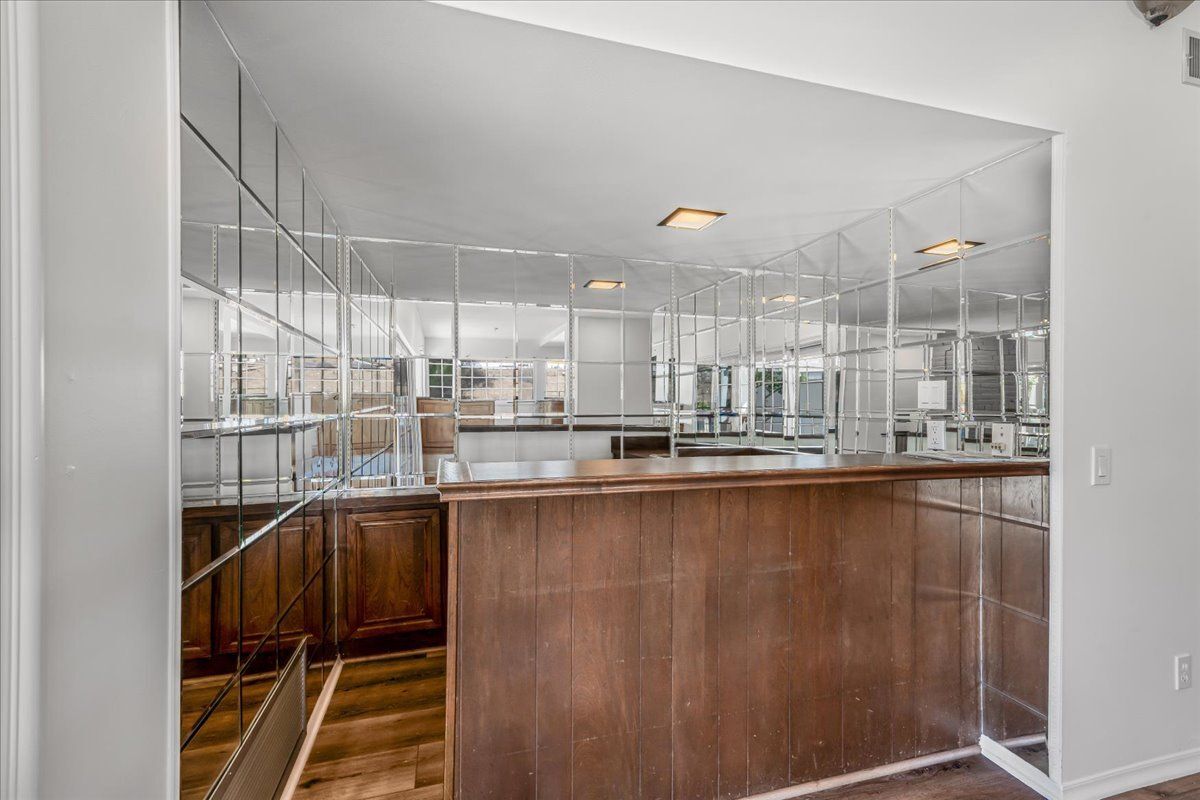 Building Photo - 327 Bethany St