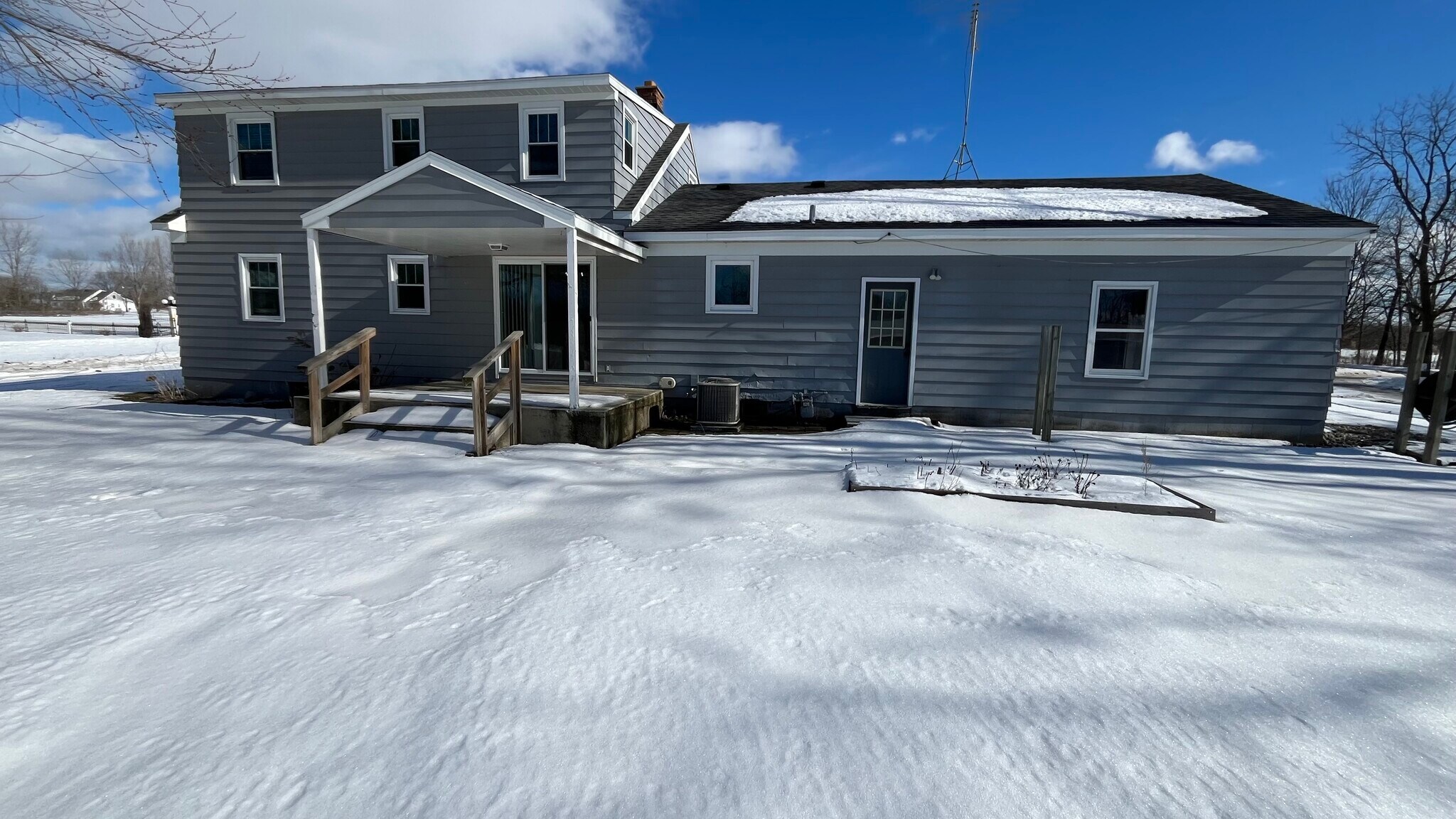 Building Photo - 2645 40th Ave