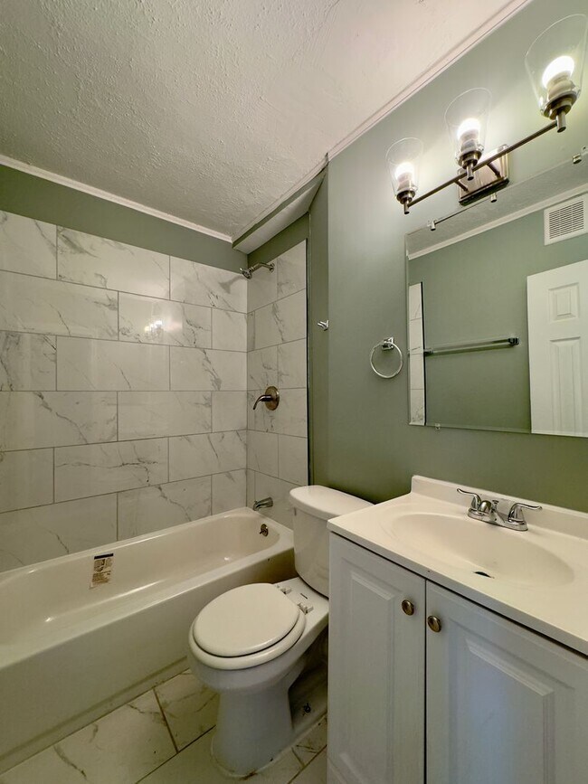 Building Photo - Charming 3Bed/2Bath Townhome in Dundalk, MD!