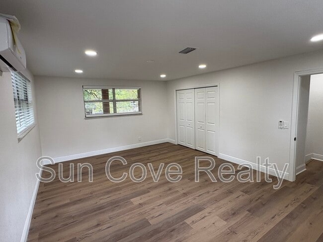 Building Photo - 807 E Genesee St