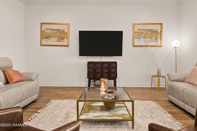 Building Photo - 120 Sugar Crest Dr