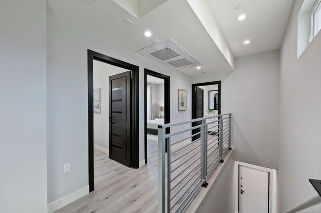 Building Photo - 13637 N Fellows Ave