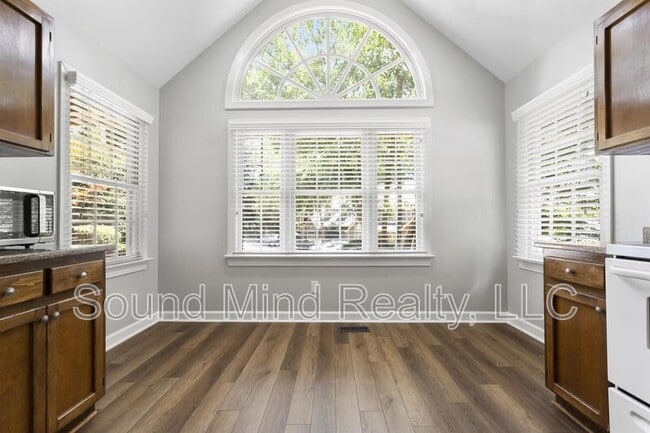 Building Photo - 112 Lomond Ln