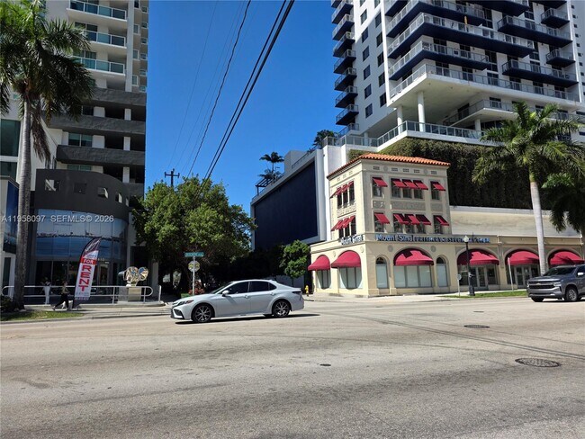 Building Photo - 471 NE 25th St