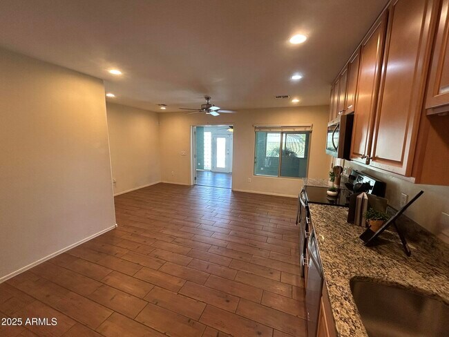 Building Photo - 14017 N 38th Dr