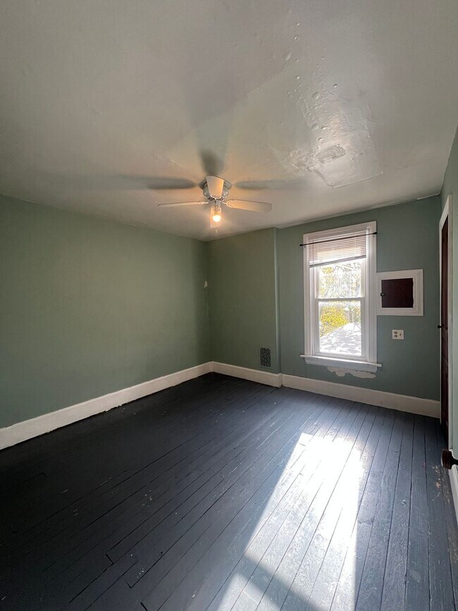 Building Photo - Renovated and Charming Townhome Available Now