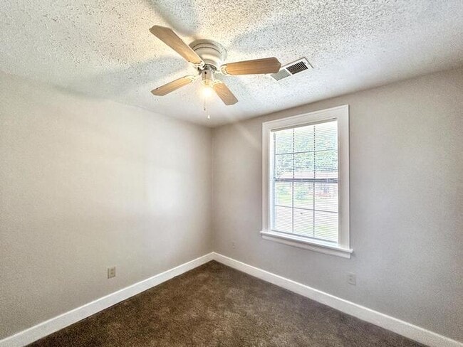 Building Photo - 3582 Kensett Dr