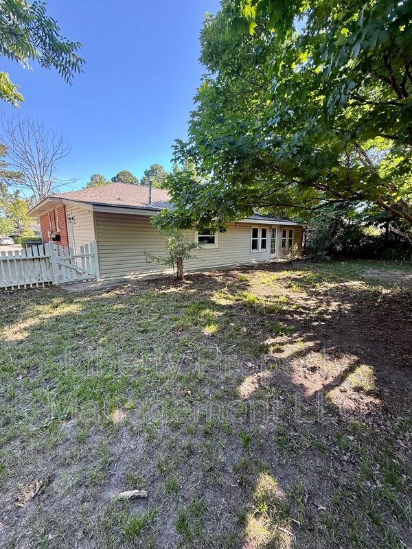 Building Photo - 475 Albemarle Dr