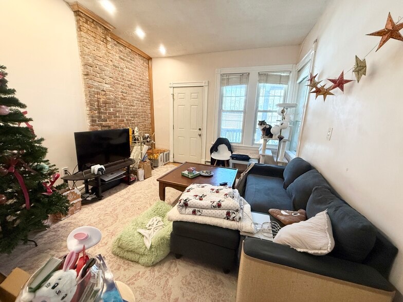 Building Photo - 22 S Huntington Ave