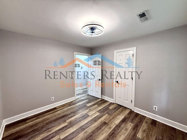 Building Photo - 2 Bedroom Condo on Chapman Mountain