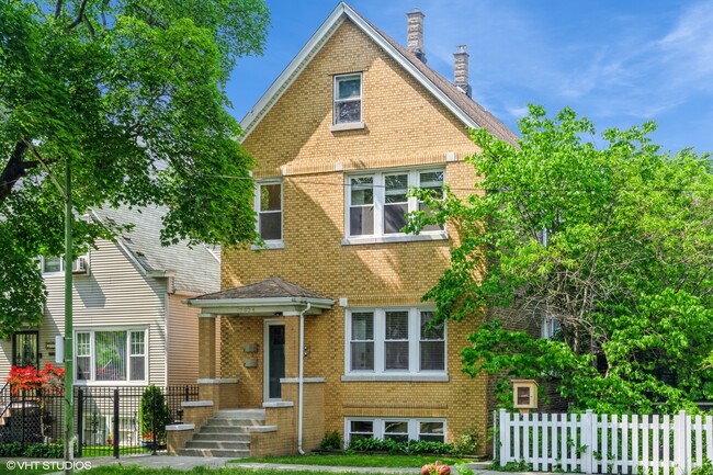 Primary Photo - 2524 W Lyndale St