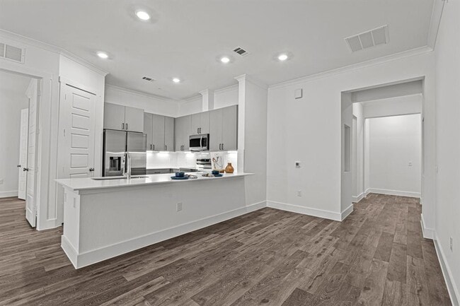 Building Photo - 1664 Hillside Terrace