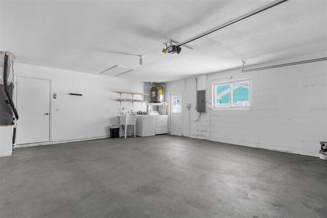 Building Photo - 913 64th St W