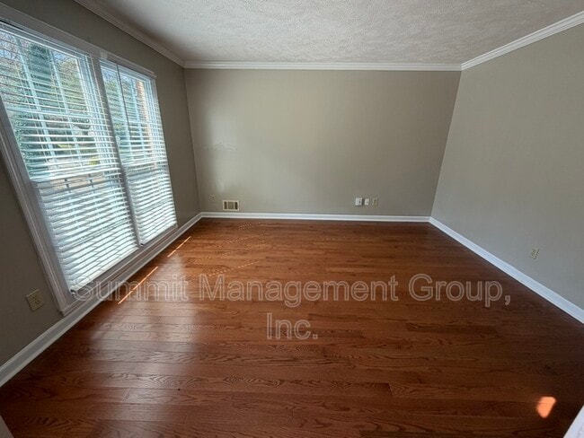 Building Photo - 1611 Ellington Rd SE