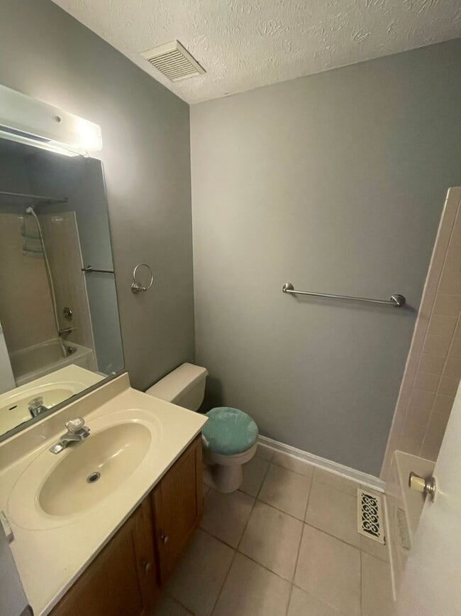 Building Photo - Available Now! Updated townhome in Havre D...