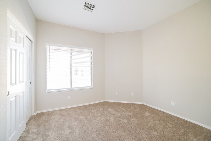 Building Photo - 6605 W Range Mule Dr