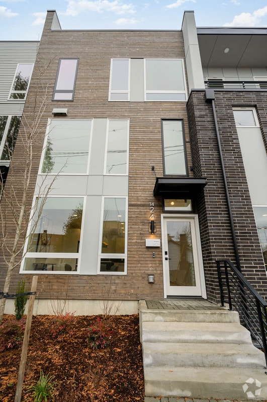 Building Photo - 1424 N 80th St