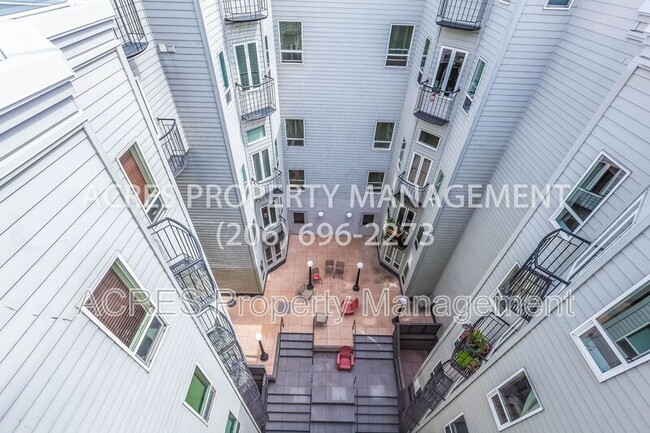 Building Photo - 3028 Western Ave