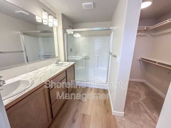 Building Photo - 5563 E Garby St