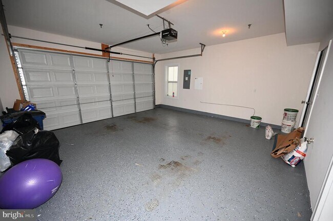 Building Photo - 2413 Glenallan Ave