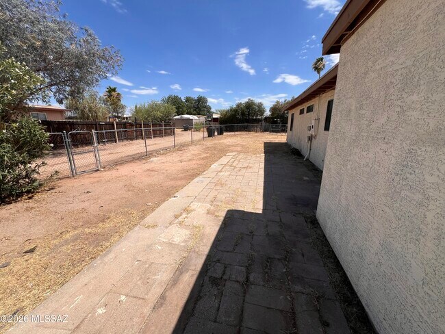 Building Photo - 3639 S Yukon Pl