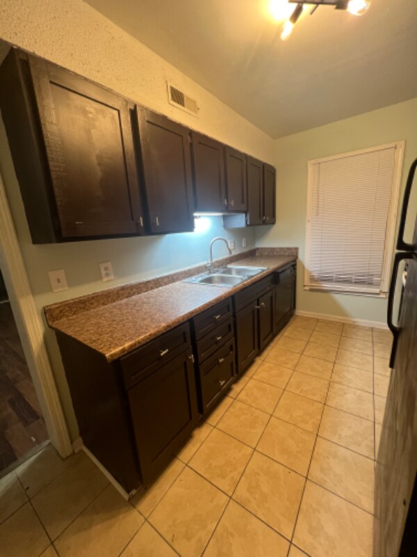 Building Photo - 104 Misty Oak Rd