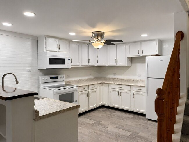 Building Photo - Private 4 Bedroom 1 Bathroom Townhome in East Hempfield Township!