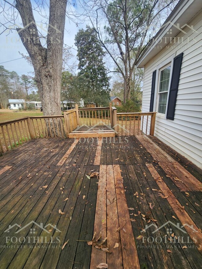 Building Photo - 1012 Johns Ave