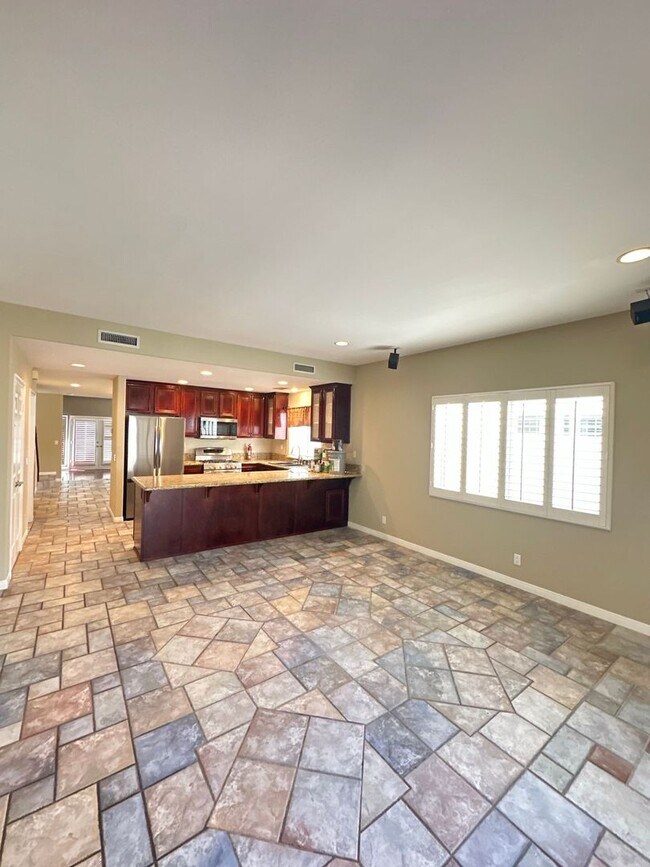 Building Photo - Downtown Huntington Beach - Beachfront Gorgeous Home - Stunning Remodel!!!