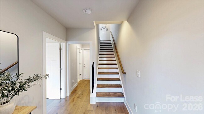 Building Photo - 2115 Isom St