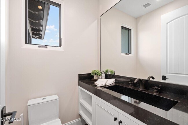 Building Photo - 12727 Landale St