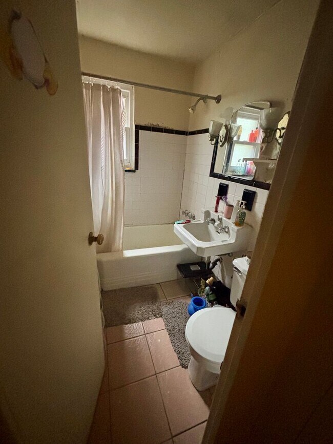Building Photo - Spacious 2 bedroom in Shadyside