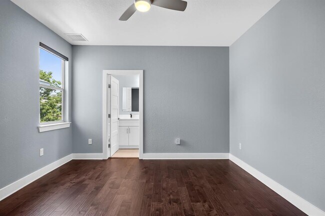 Building Photo - 312 Delmar Ave