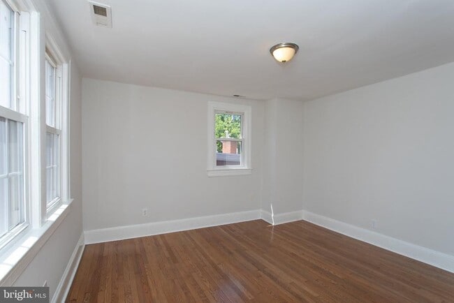 Building Photo - 104 53rd St NE