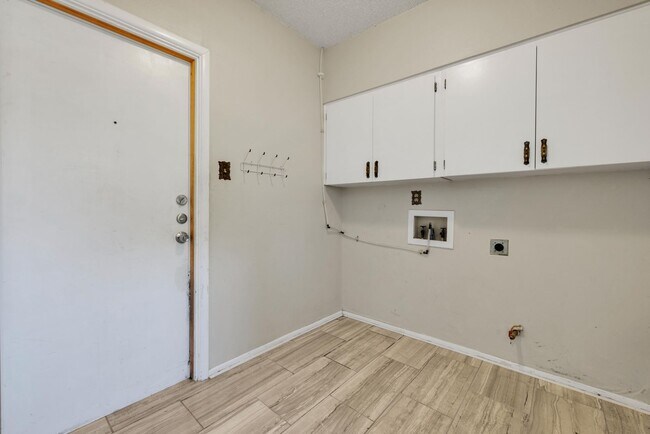 Building Photo - Beautiful home available in Castle Hills!