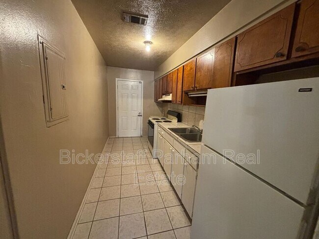 Building Photo - 621 Hughes St