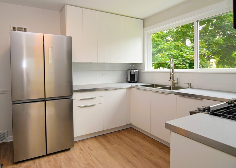 Fully Finished 1 or 2 bd, parking, balcony - 9003 Bronx Ave