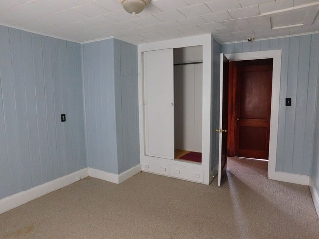 Building Photo - 712 N B St