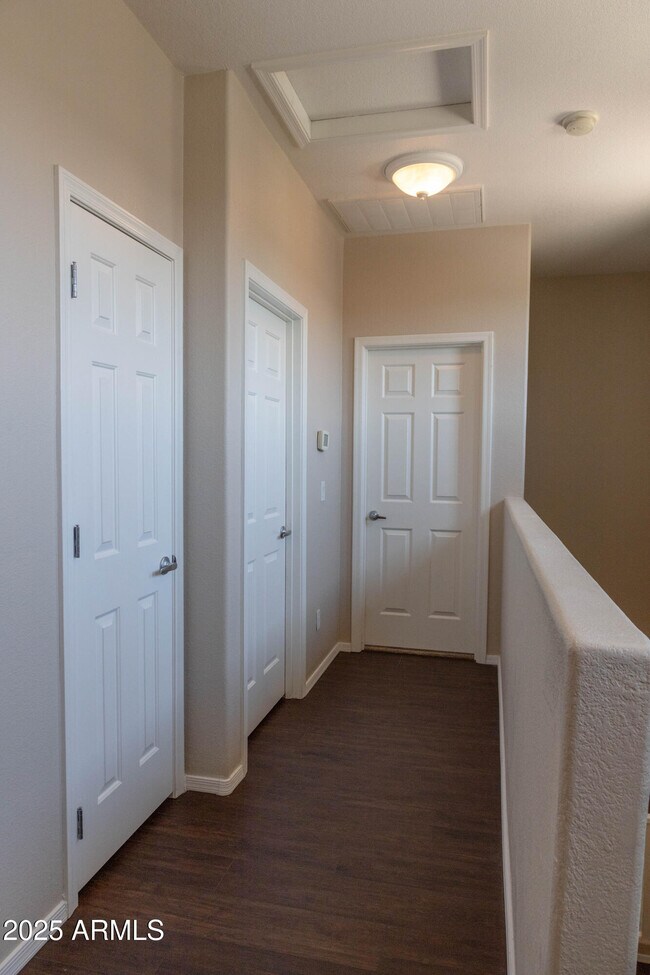 Building Photo - 6231 S Pearl Dr