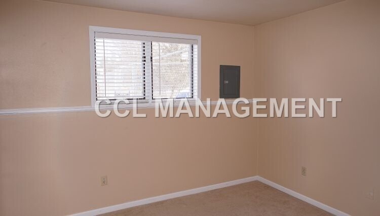 Building Photo - 2704 Norwich St