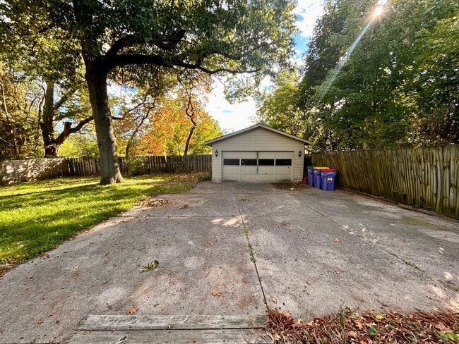 Building Photo - Three Bedroom Ranch in Northeast Grand Rapids