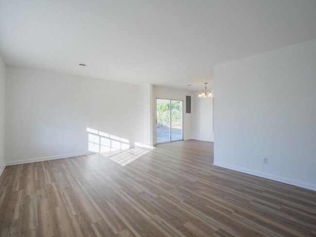 Building Photo - 2323 Frederick Pl