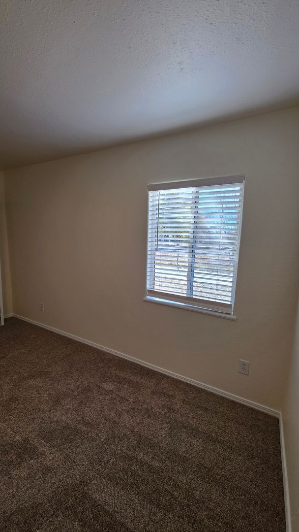 Building Photo - $1111 | 1BR/1BA | Cozy Lower Duplex Unit i...