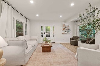 Building Photo - 125 Little Willow Cir